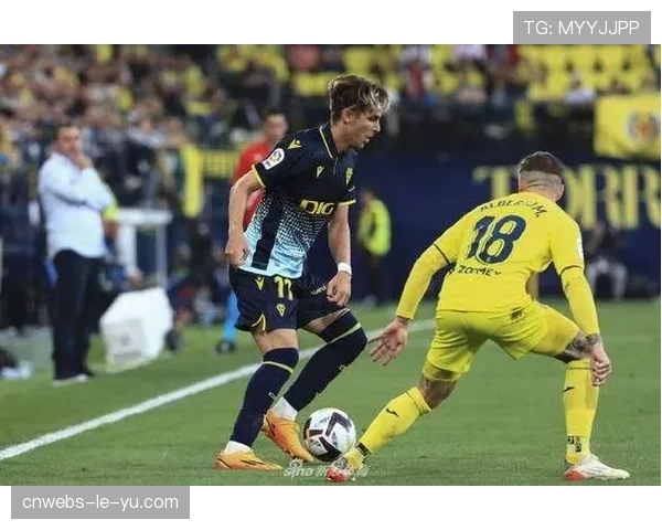 瓦伦西亚vs比利亚雷亚尔上半场1-1，两队合计三次击中门框